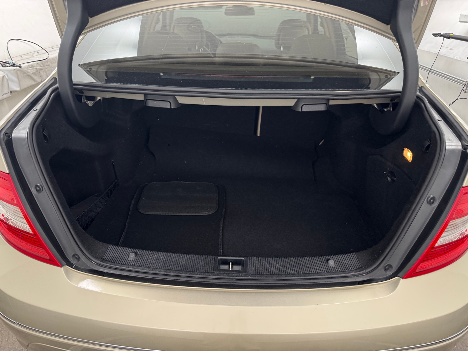 Thumbnail: 2011 Mercedes-Benz C-Class - 6