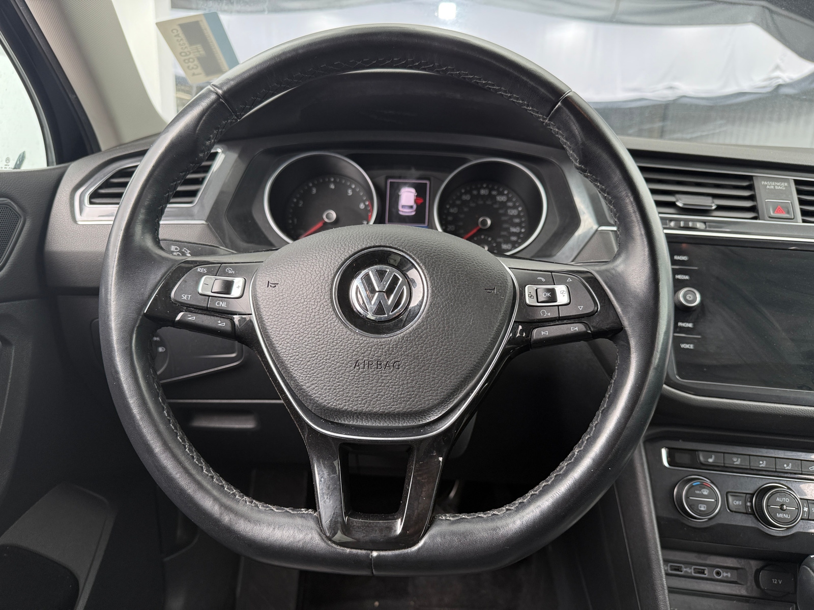 Thumbnail: 2018 Volkswagen Tiguan - 4