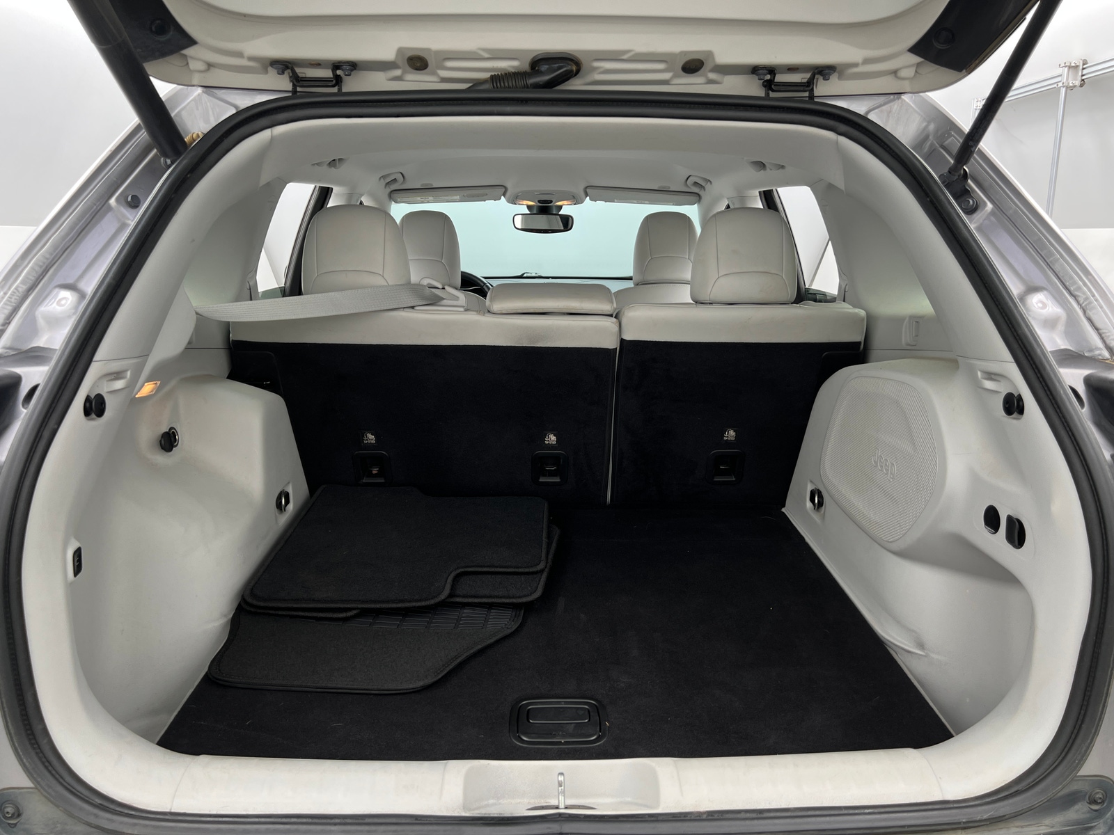 Thumbnail: 2019 Jeep Cherokee - 6