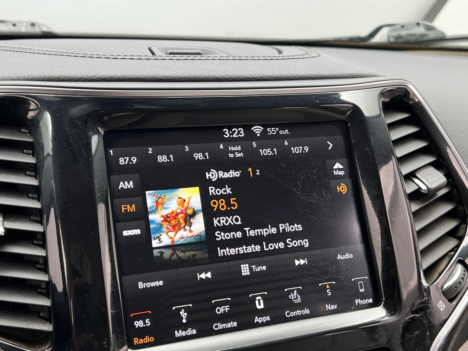 Thumbnail: 2019 Jeep Cherokee - 3