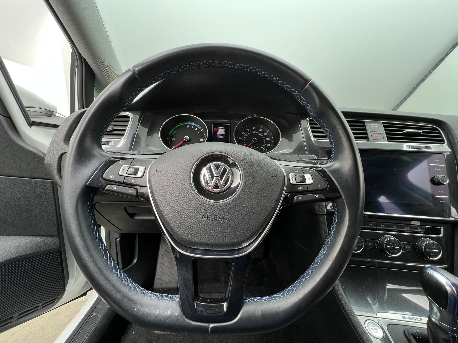 Thumbnail: 2019 Volkswagen e-Golf - 5