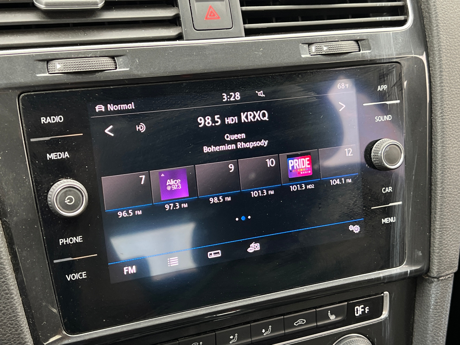 Thumbnail: 2019 Volkswagen e-Golf - 4