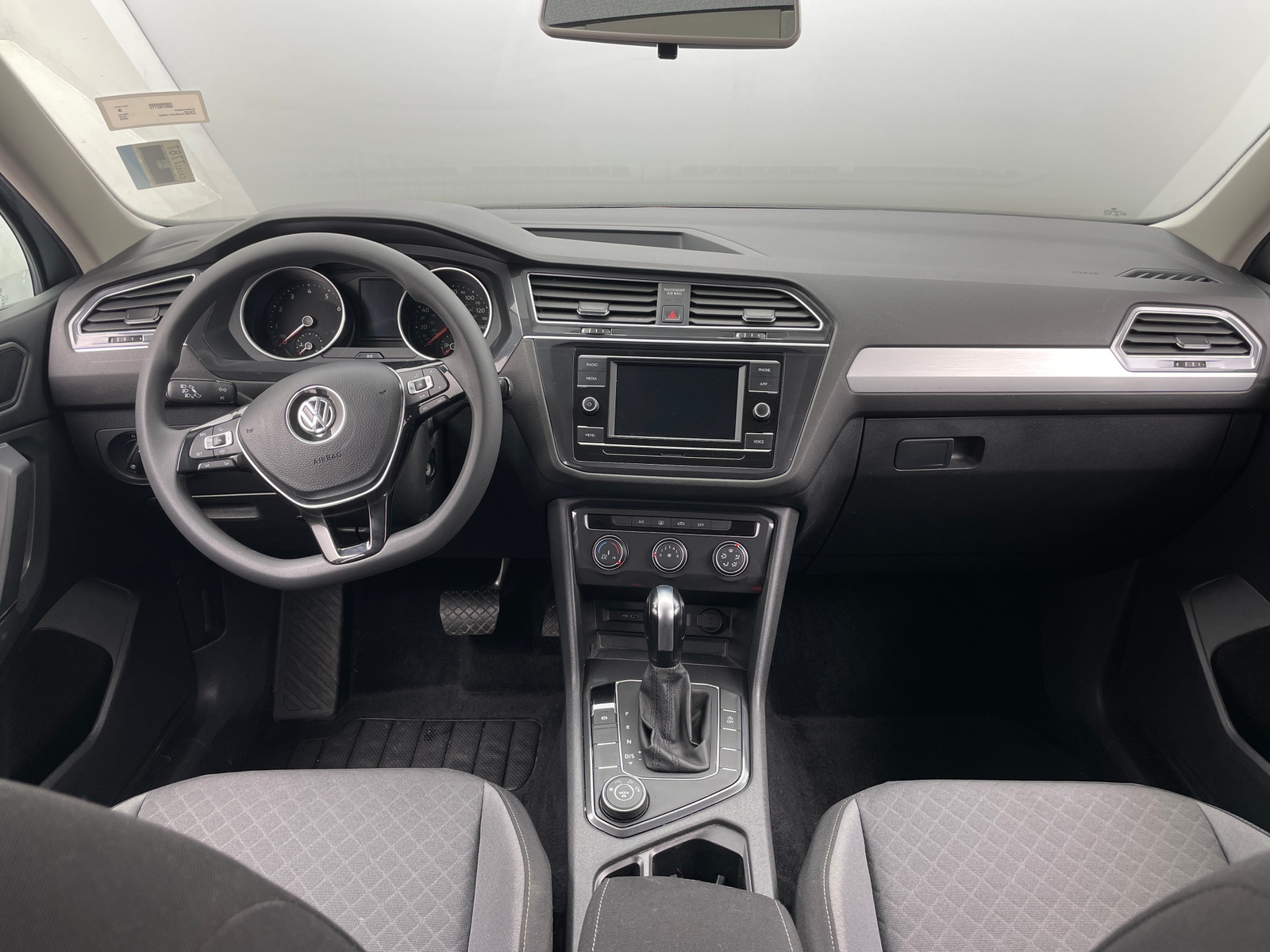 Thumbnail: 2020 Volkswagen Tiguan - 3