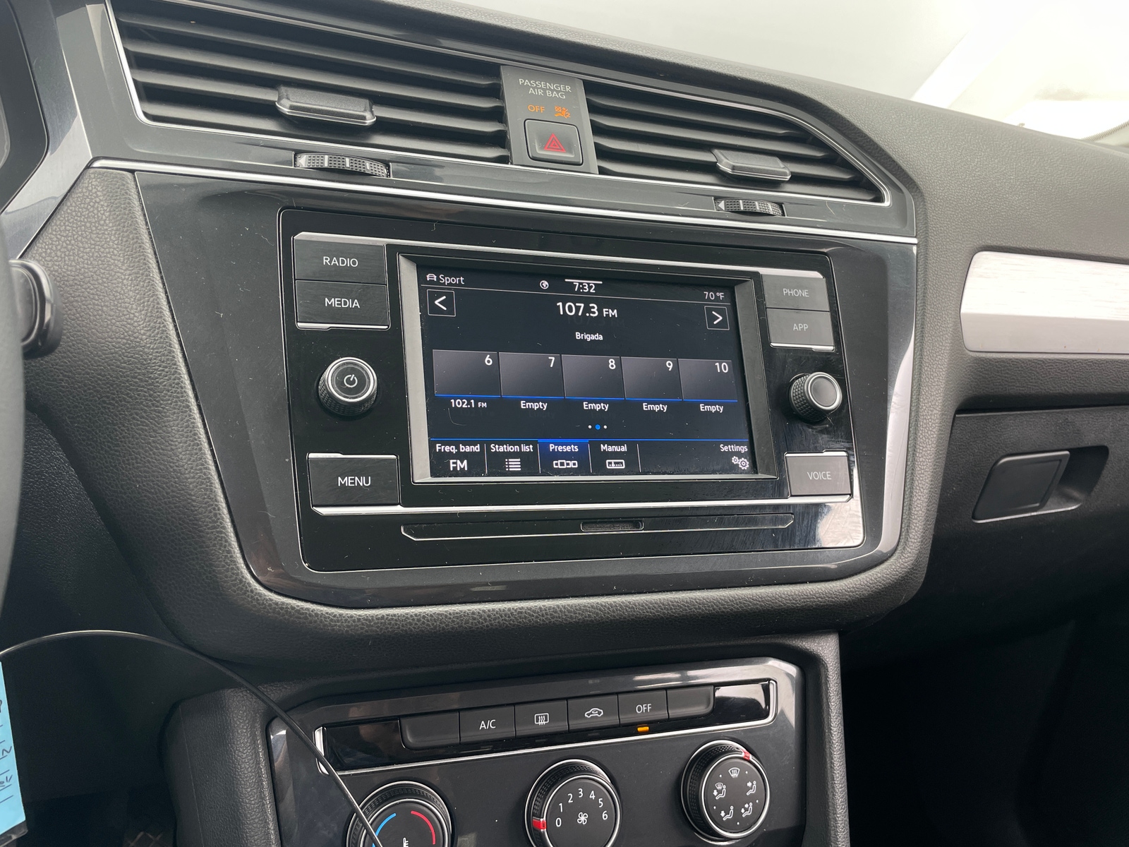 Thumbnail: 2020 Volkswagen Tiguan - 4