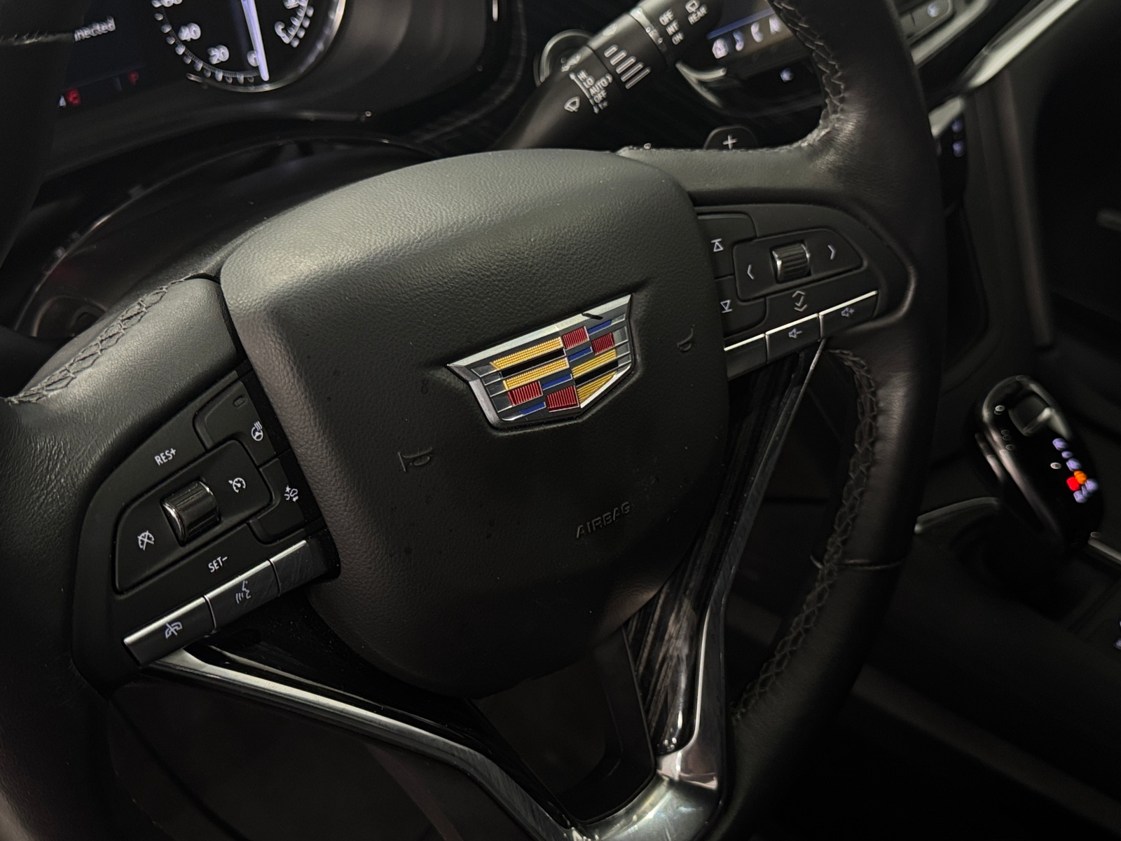 Thumbnail: 2025 Cadillac XT6 - 4