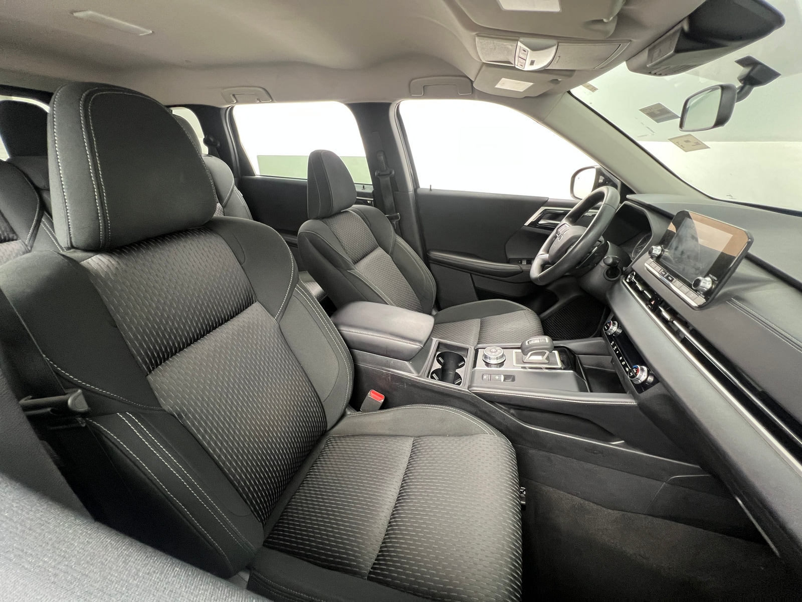 Thumbnail: 2022 Mitsubishi Outlander - 2