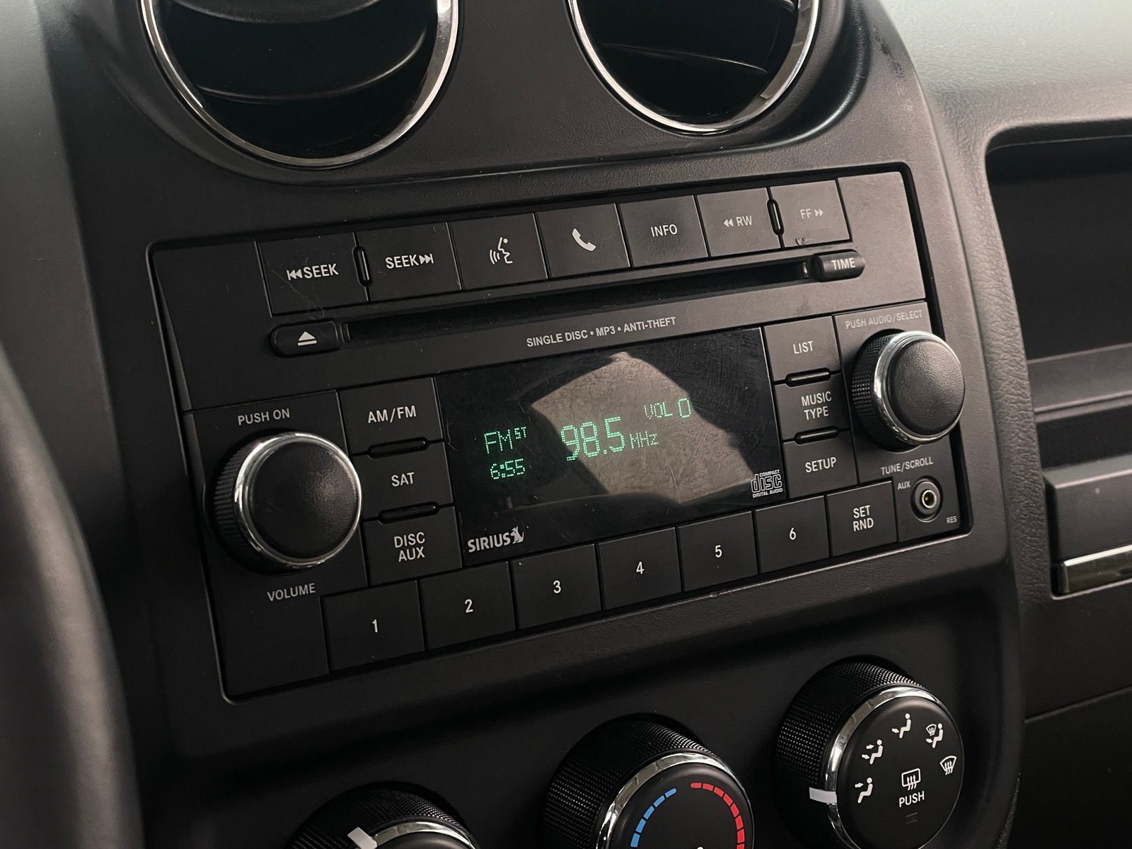 Thumbnail: 2016 Jeep Patriot - 3