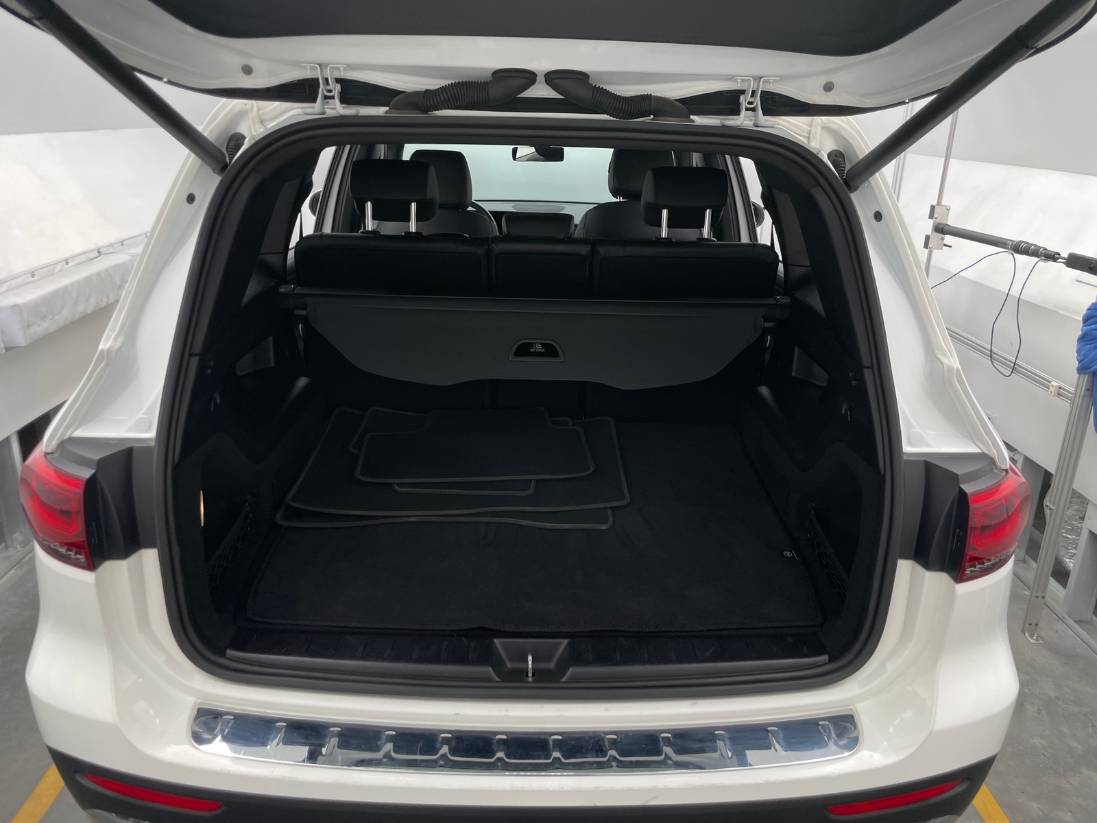 Thumbnail: 2023 Mercedes-Benz GLB - 6