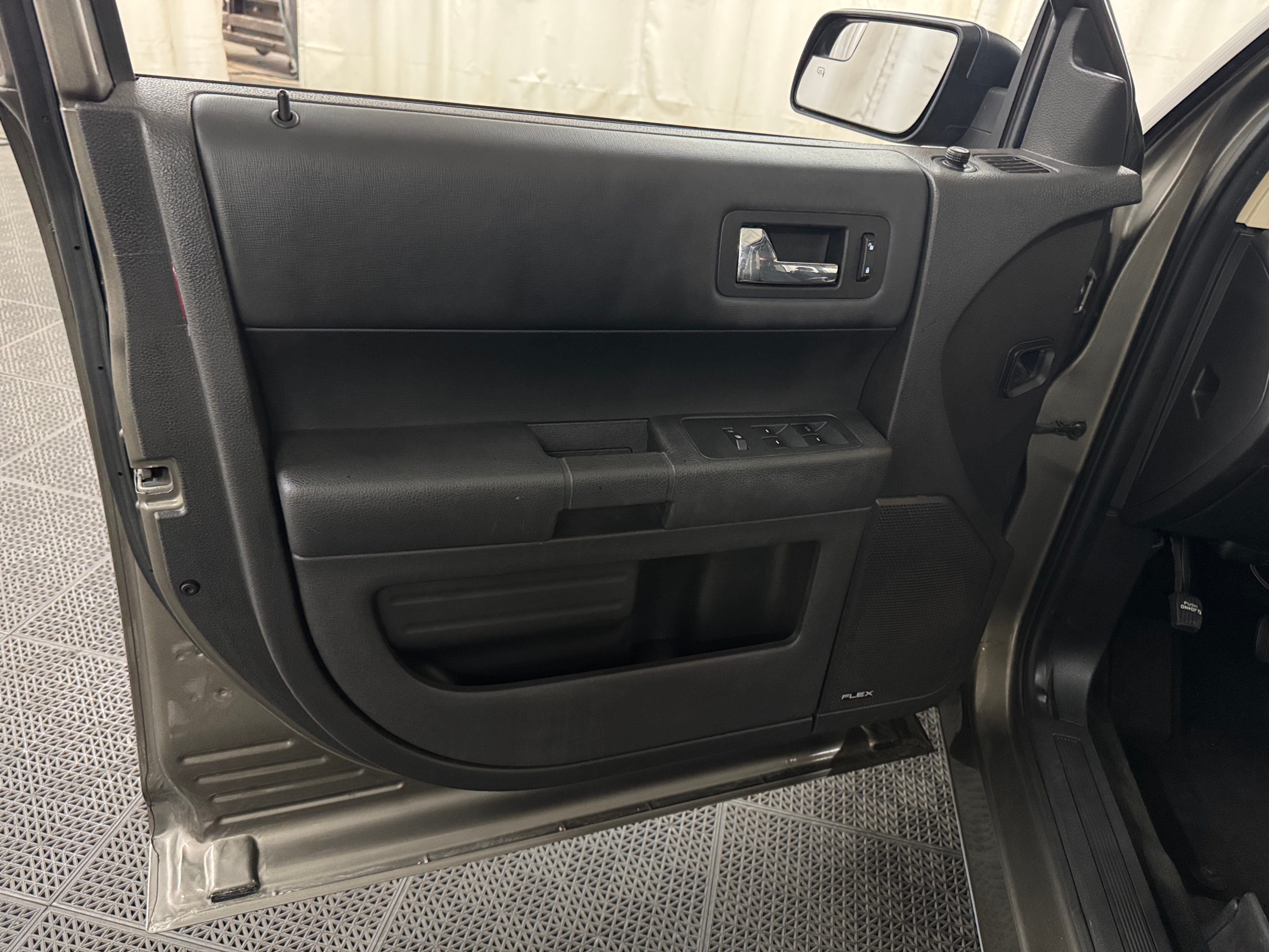 Used 2013 Ford Flex SE with VIN 2FMGK5B83DBD16212 for sale in Oak Creek, WI