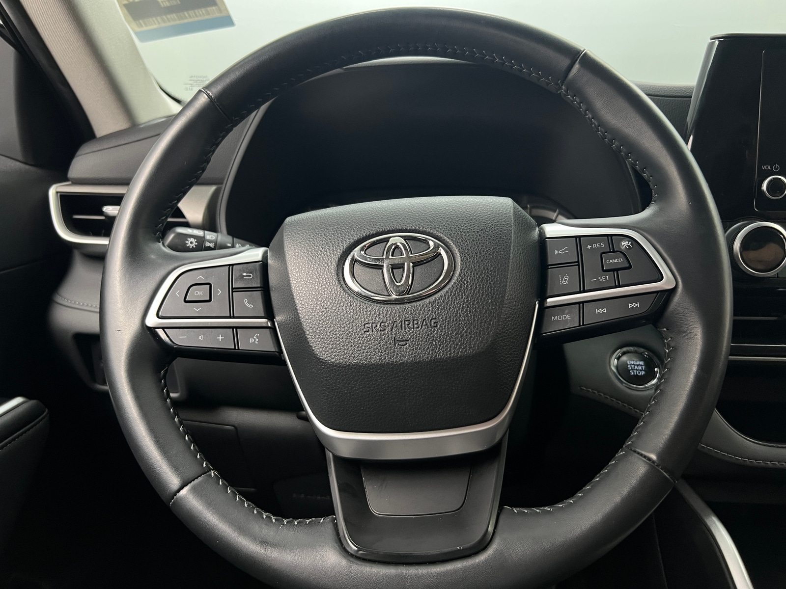 Thumbnail: 2023 Toyota Highlander - 5