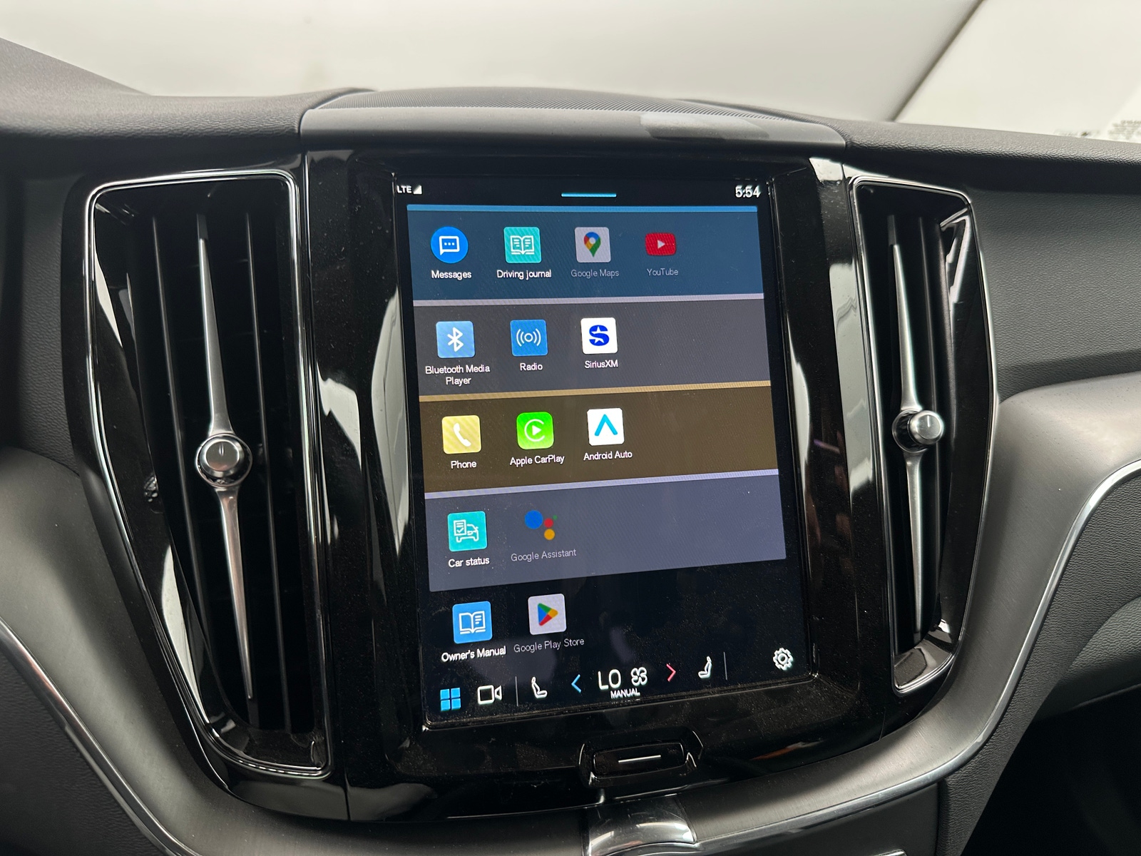 Thumbnail: 2025 Volvo XC60 - 4