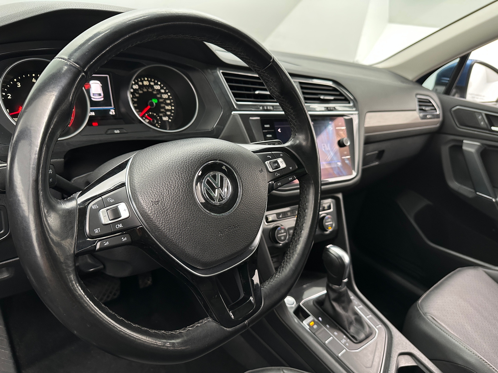Thumbnail: 2018 Volkswagen Tiguan - 4