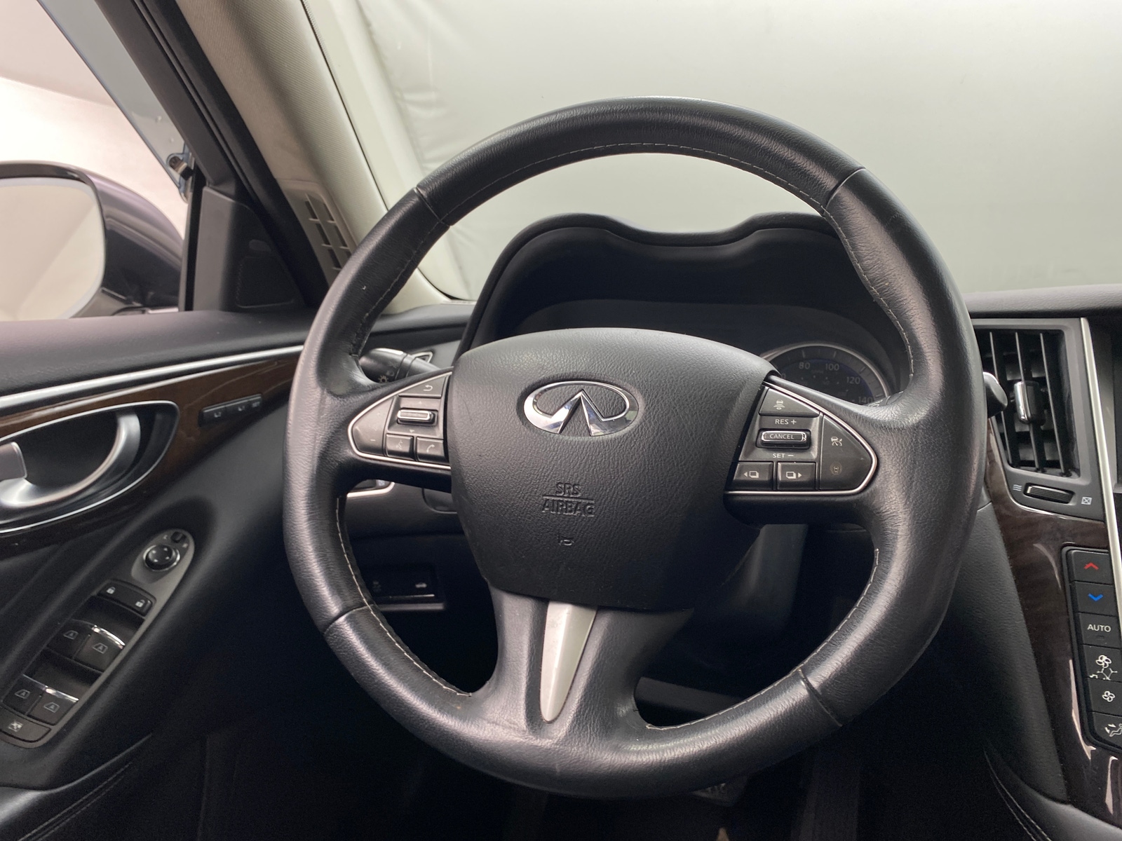 Thumbnail: 2015 INFINITI Q50 - 4