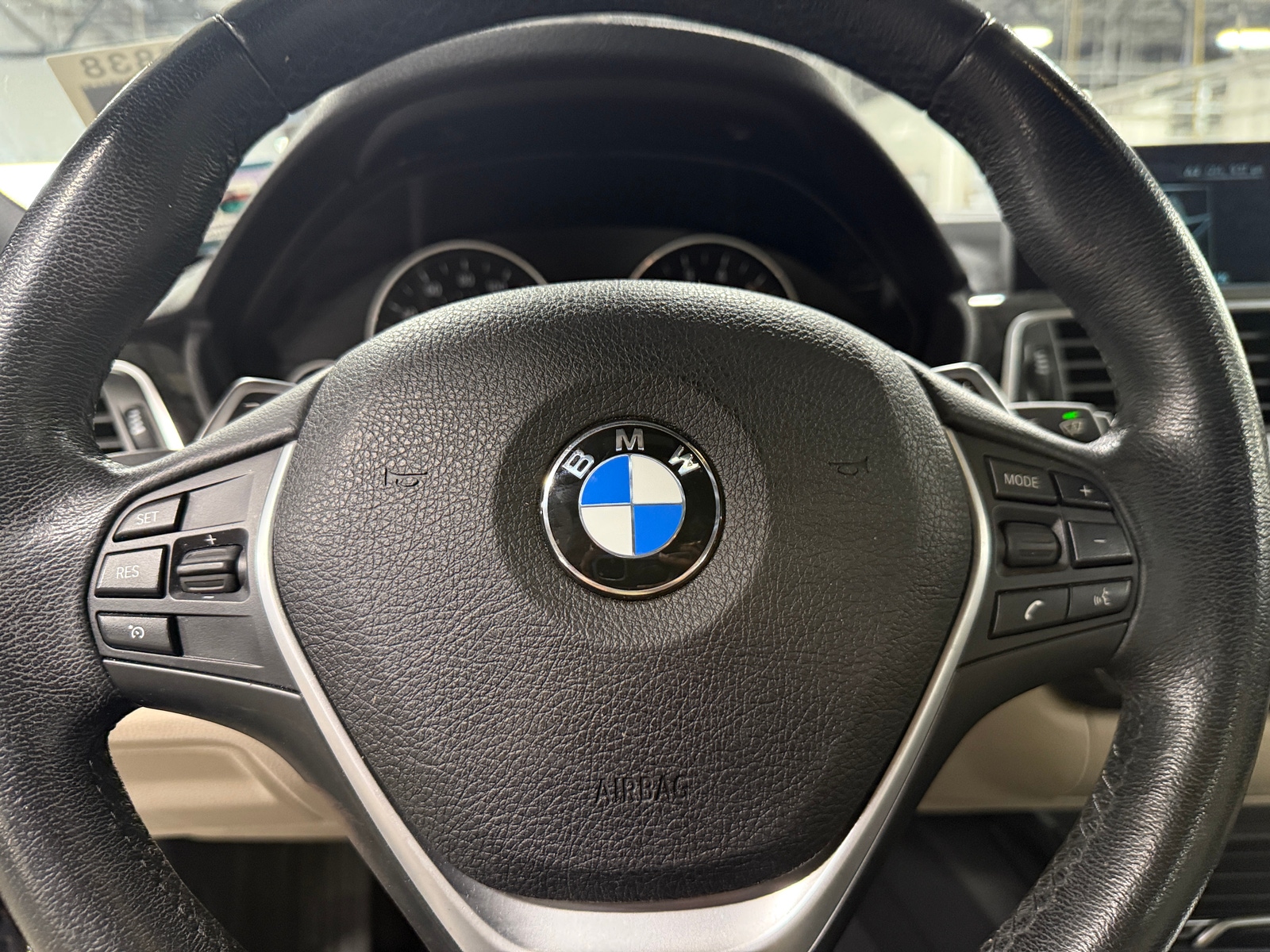Thumbnail: 2017 BMW 3 Series - 4