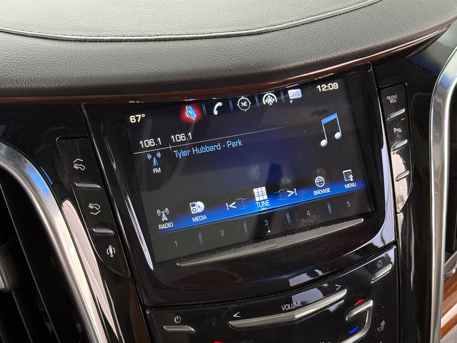 Thumbnail: 2016 Cadillac Escalade - 3