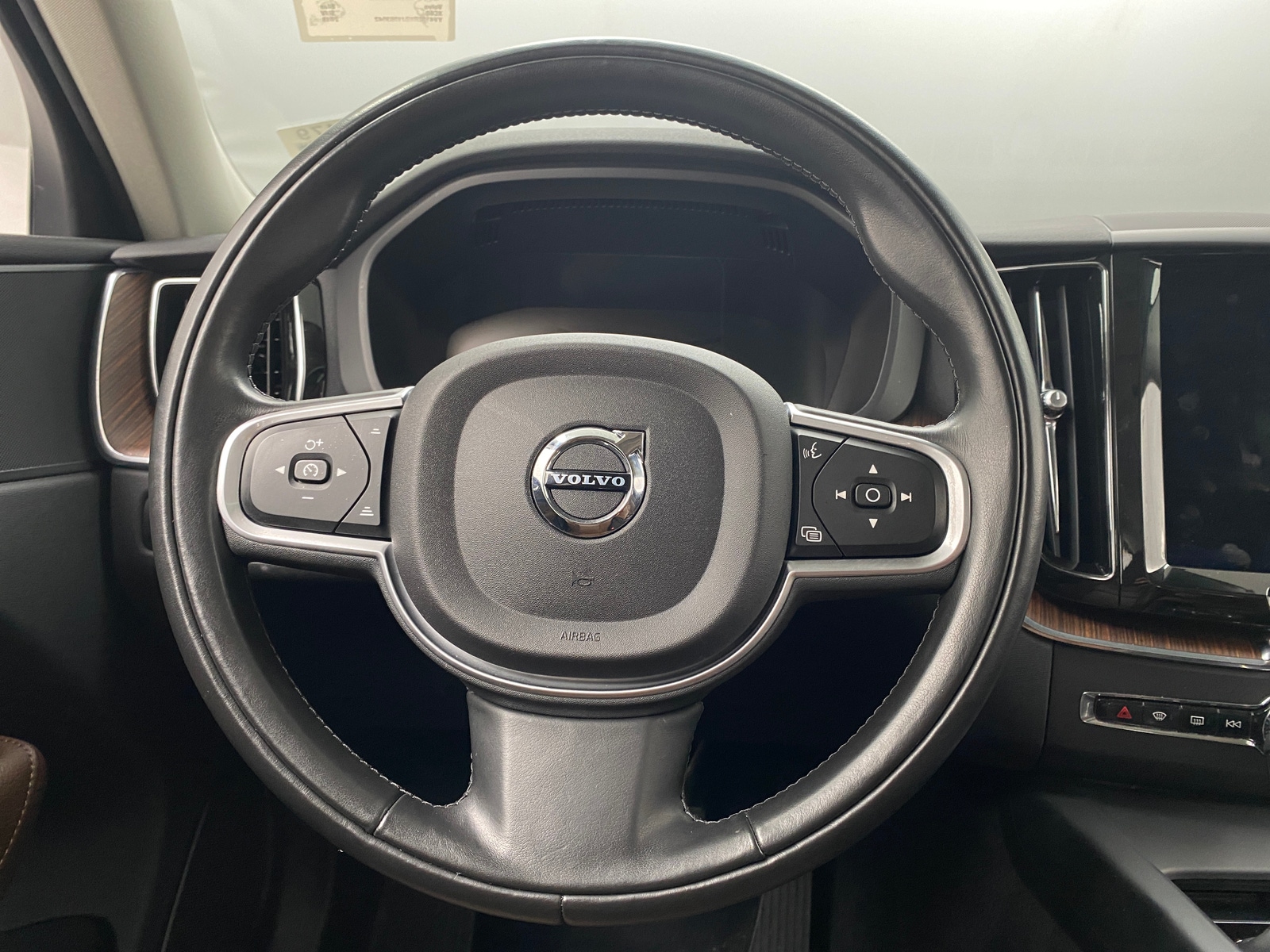 Thumbnail: 2018 Volvo XC60 - 4