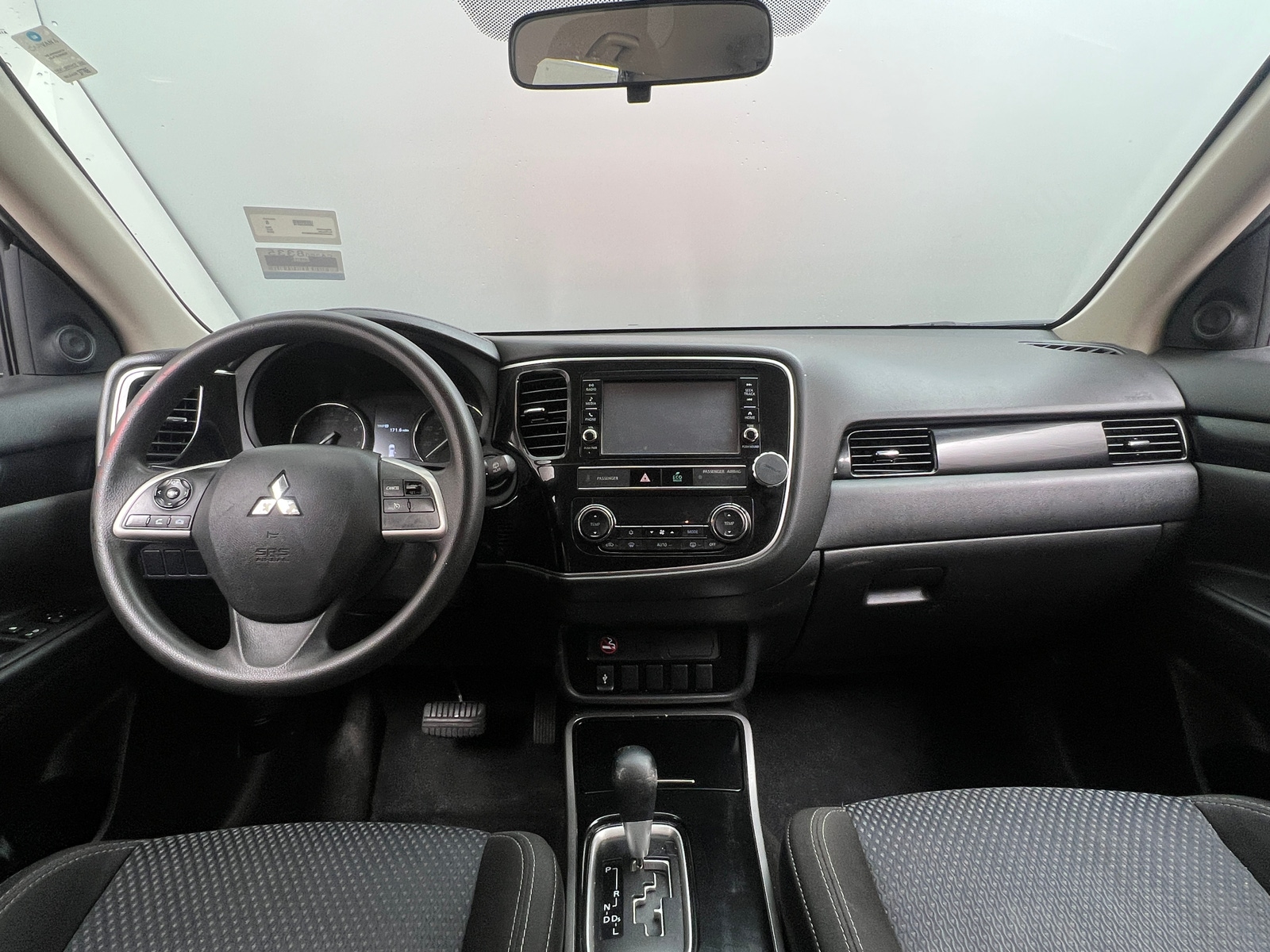 Thumbnail: 2019 Mitsubishi Outlander - 3