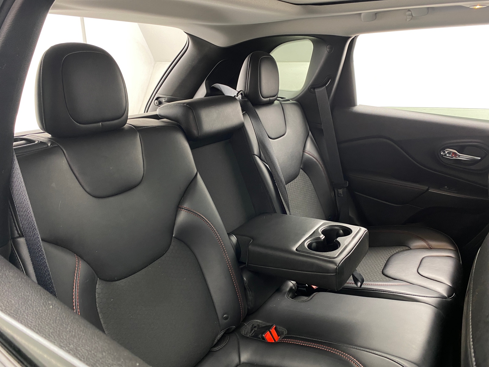 Thumbnail: 2019 Jeep Cherokee - 6