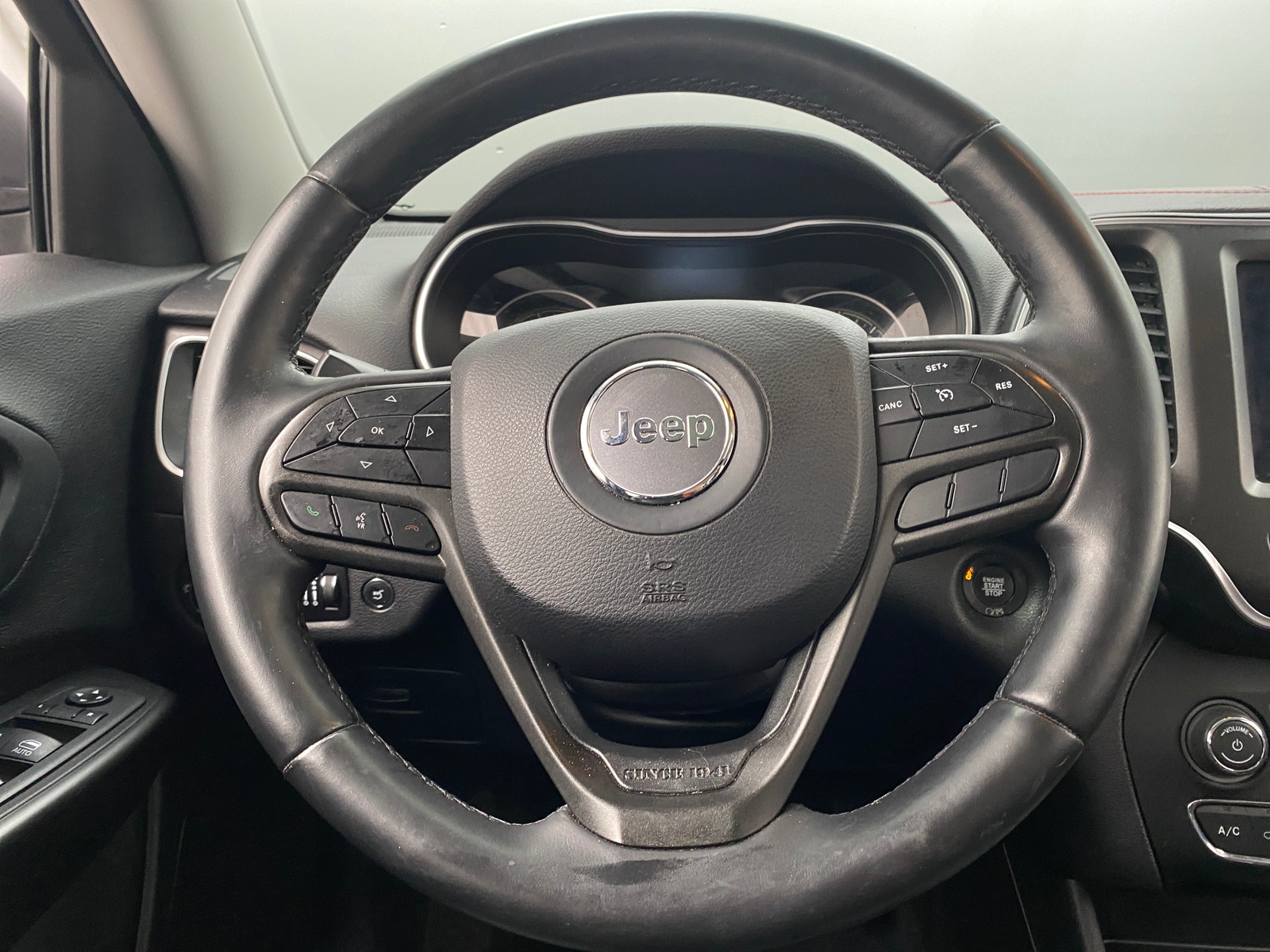 Thumbnail: 2019 Jeep Cherokee - 5