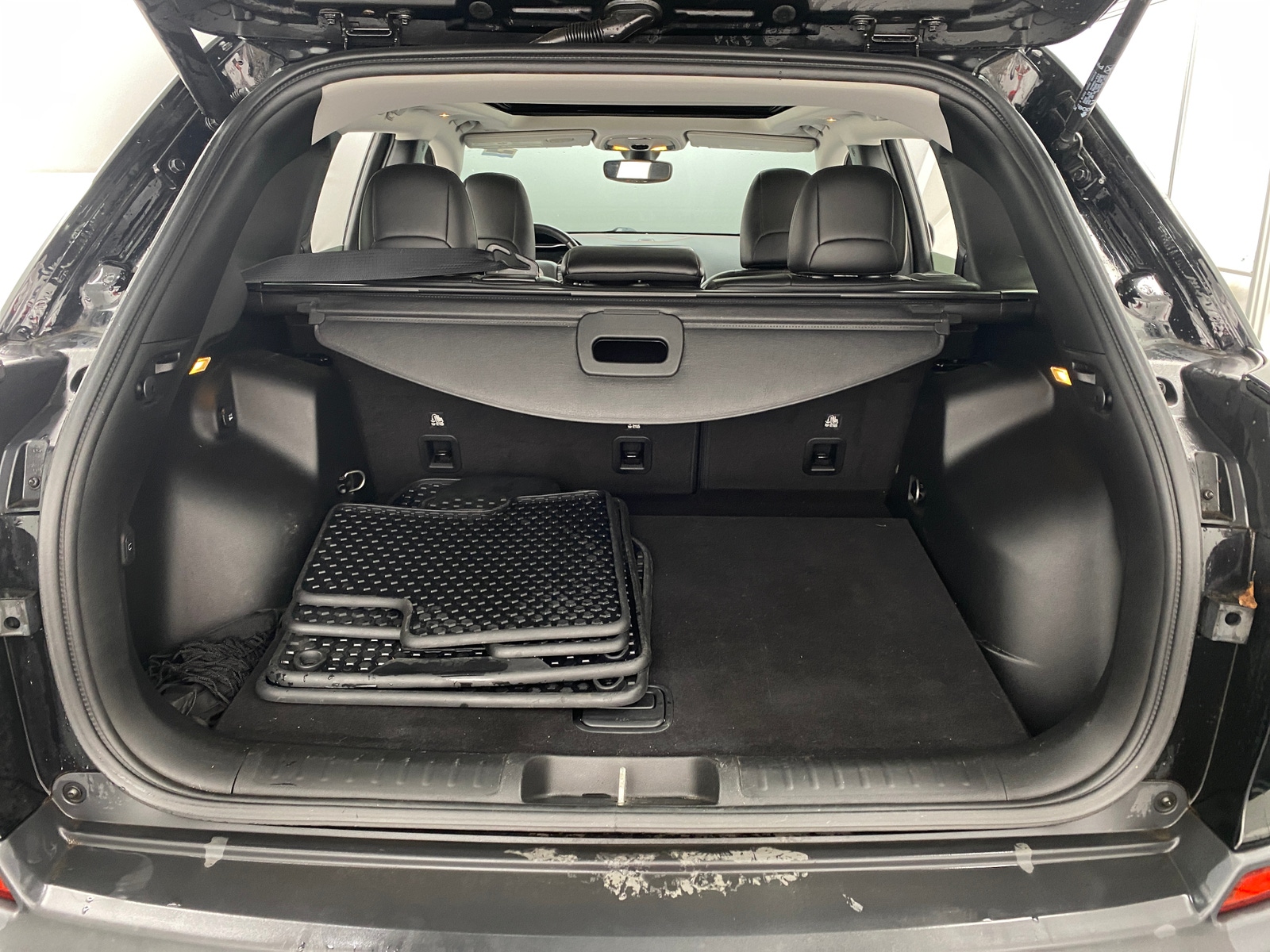 Thumbnail: 2019 Jeep Cherokee - 7