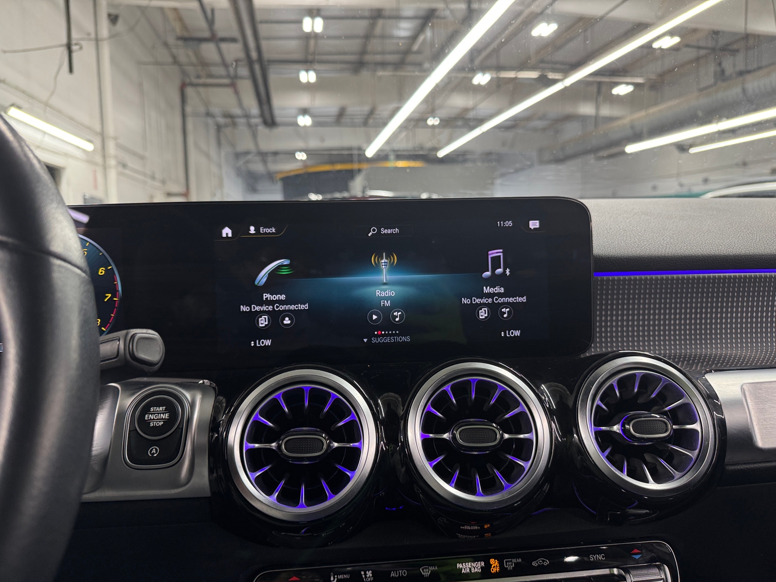 Thumbnail: 2022 Mercedes-Benz GLB - 3
