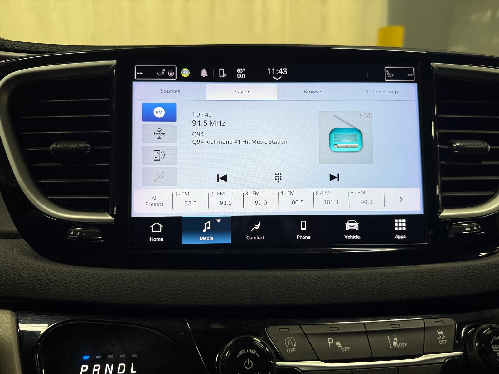 Thumbnail: 2023 Chrysler Pacifica - 3