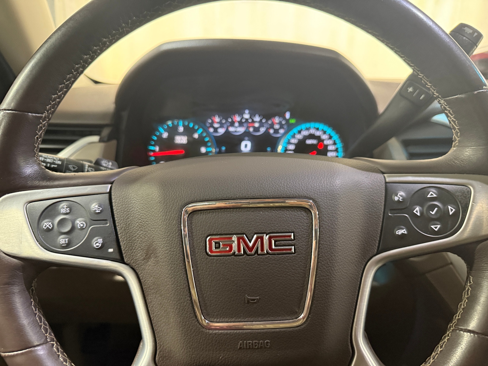 Thumbnail: 2017 GMC Yukon XL - 4