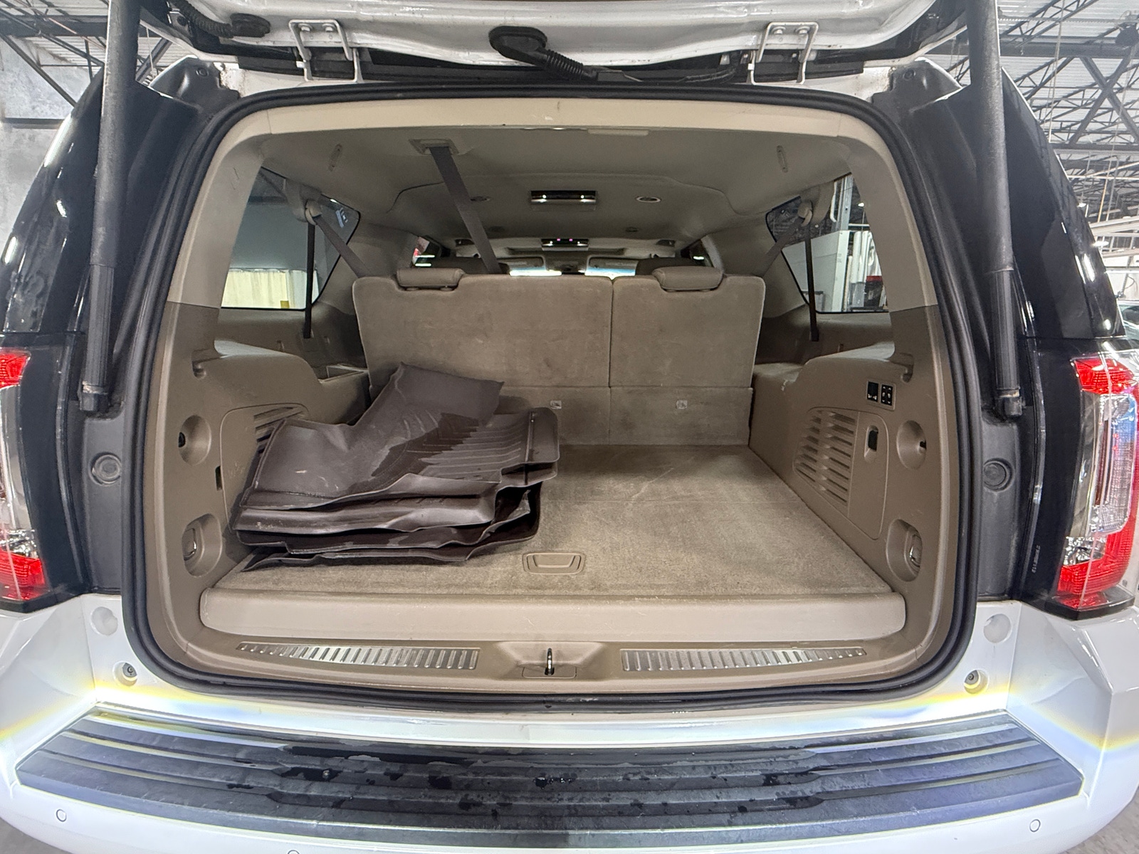 Thumbnail: 2017 GMC Yukon XL - 6