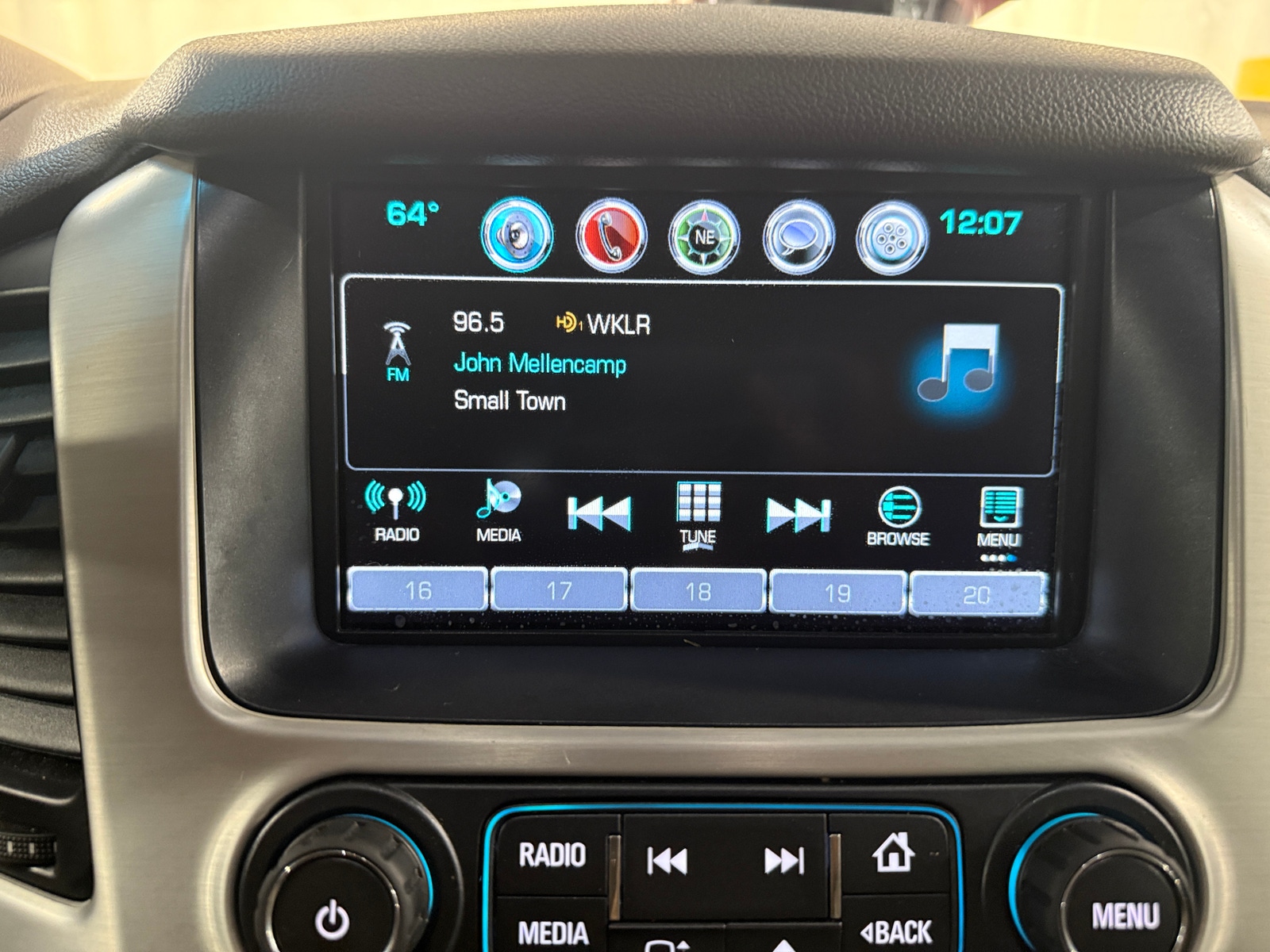 Thumbnail: 2017 GMC Yukon XL - 3