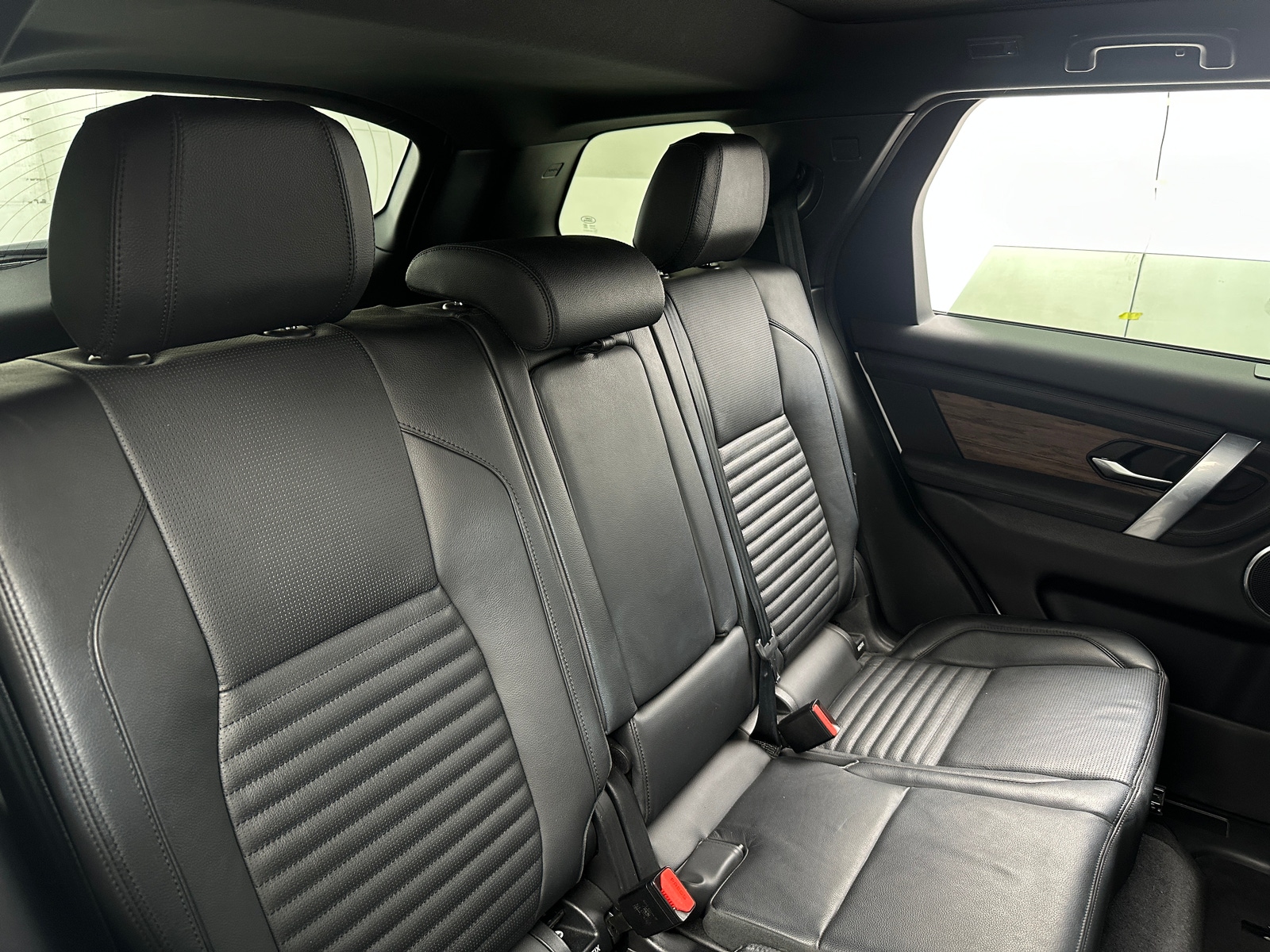 Thumbnail: 2020 Land Rover Discovery Sport - 5