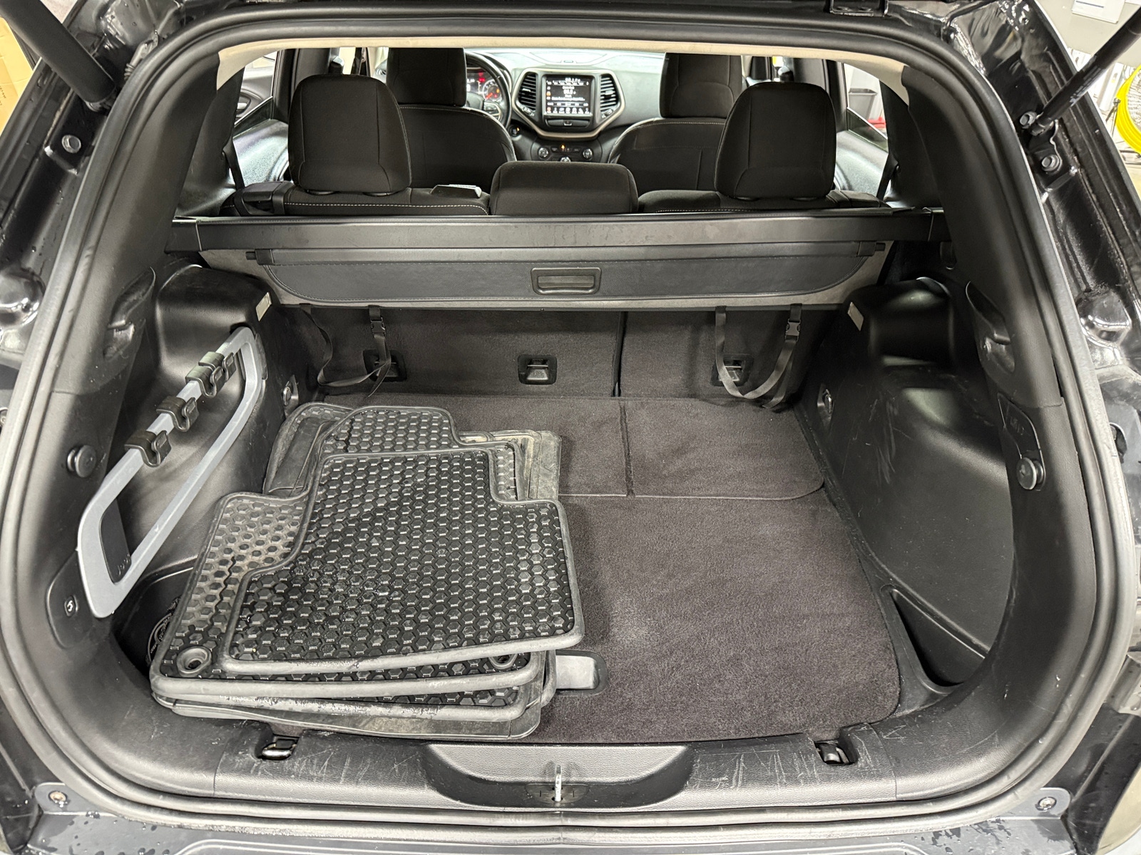 Thumbnail: 2015 Jeep Cherokee - 7
