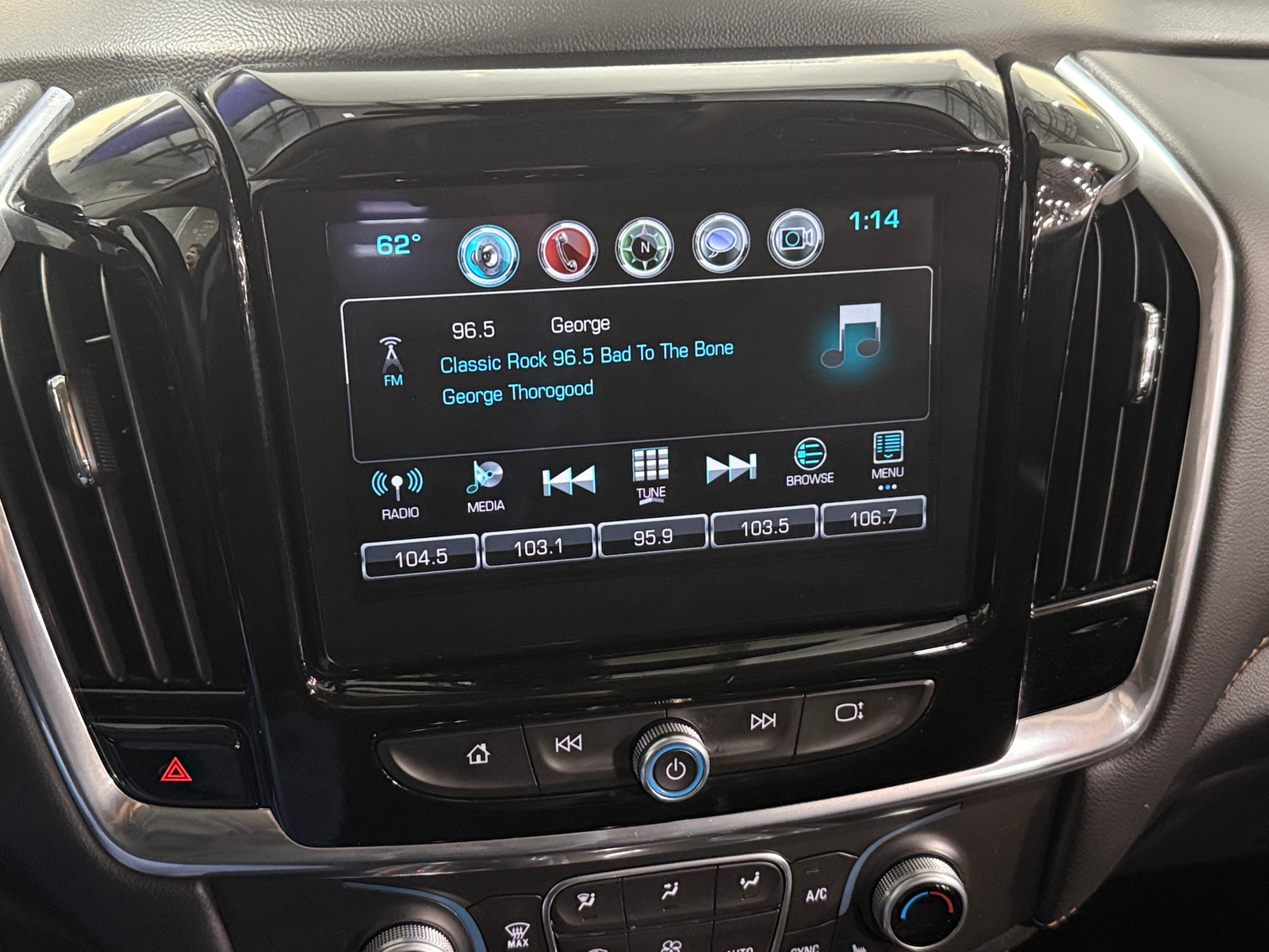 Thumbnail: 2018 Chevrolet Traverse - 3