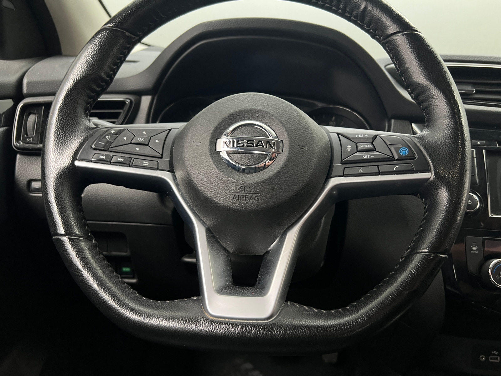 Thumbnail: 2022 Nissan Rogue Sport - 4