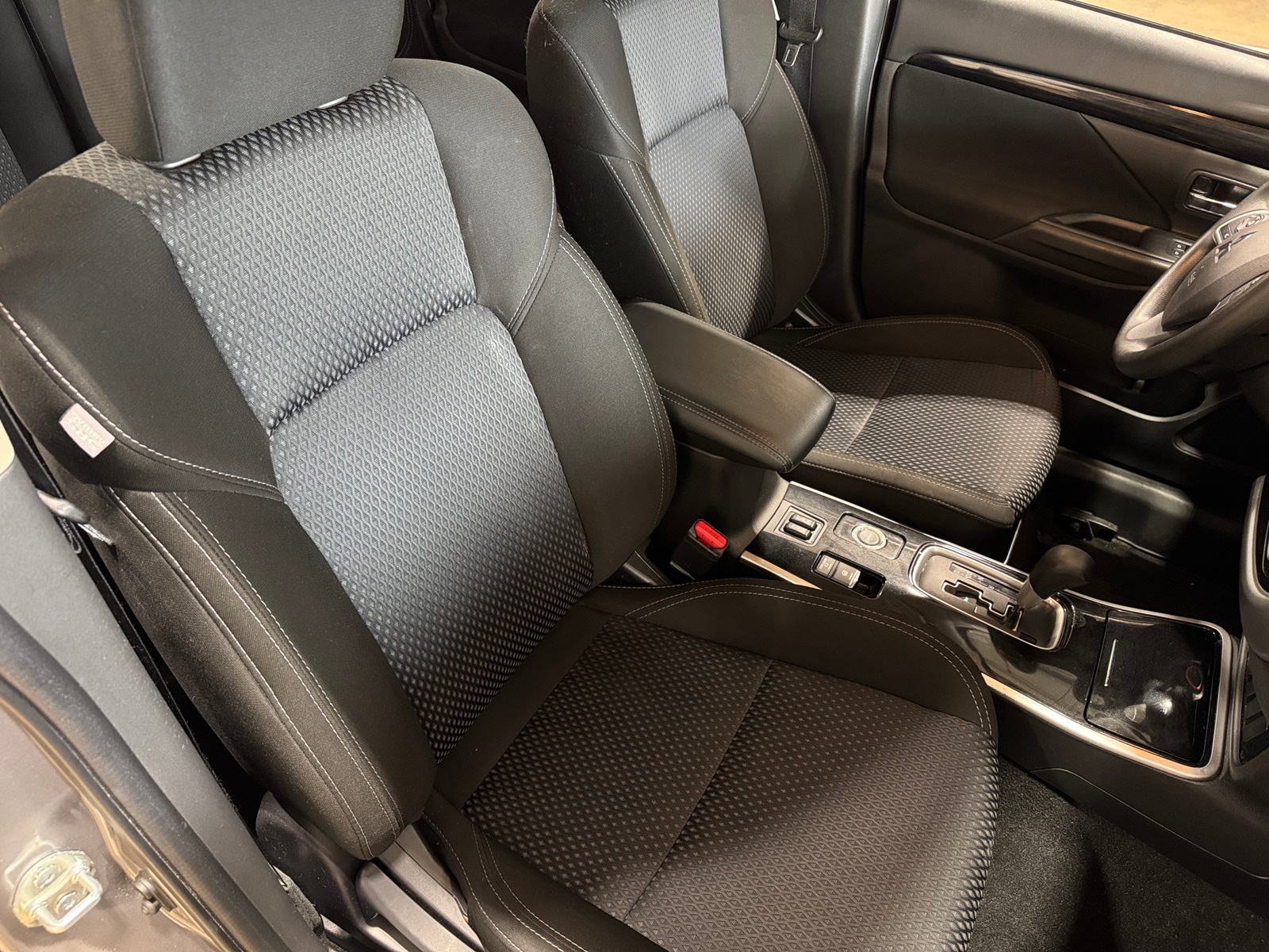 Thumbnail: 2019 Mitsubishi Outlander - 2