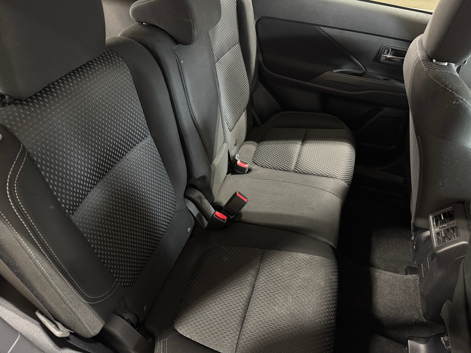 Thumbnail: 2019 Mitsubishi Outlander - 6