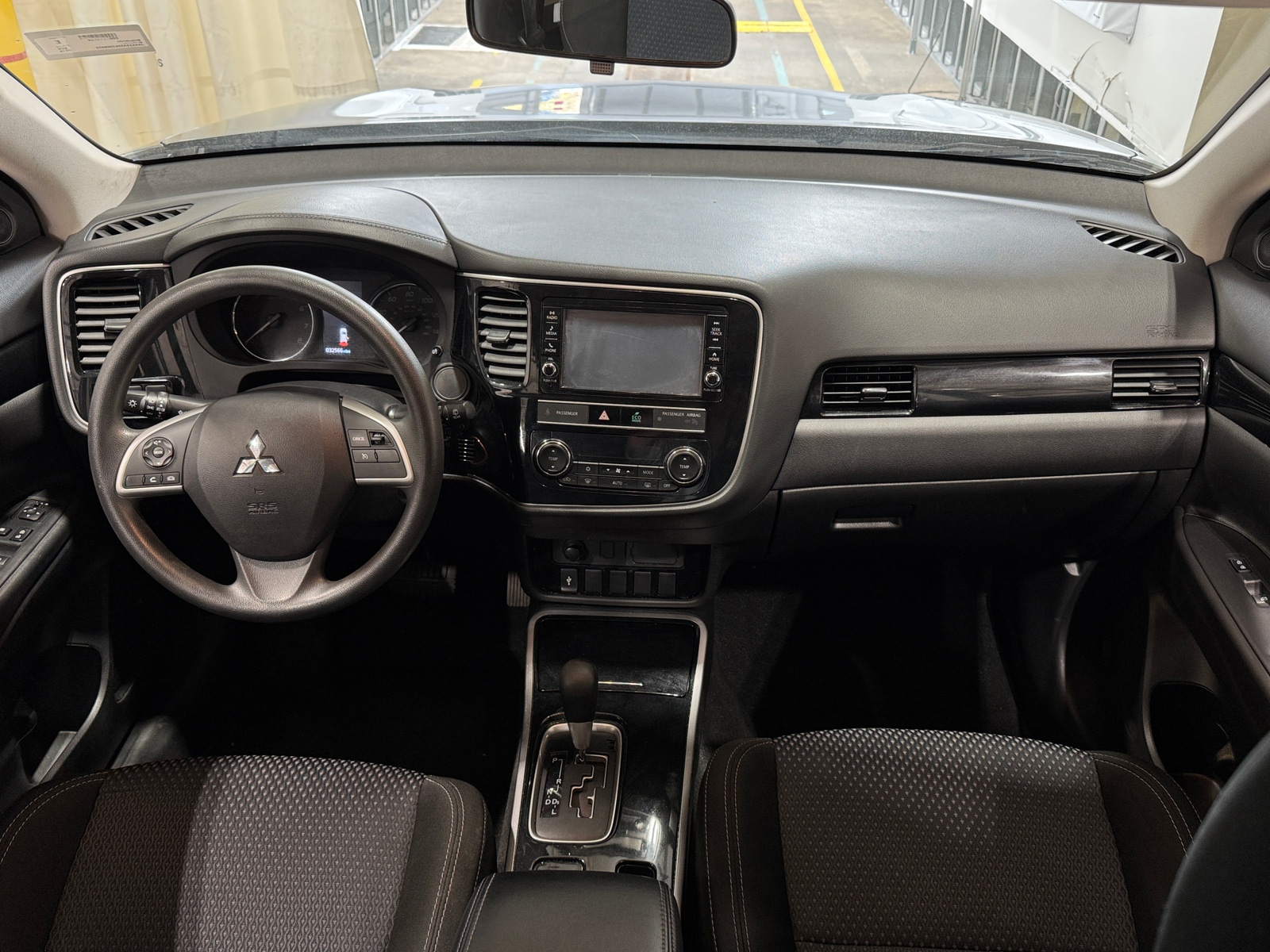 Thumbnail: 2019 Mitsubishi Outlander - 3