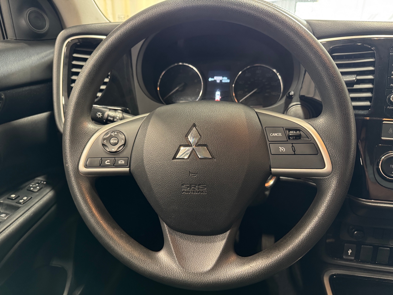 Thumbnail: 2019 Mitsubishi Outlander - 5