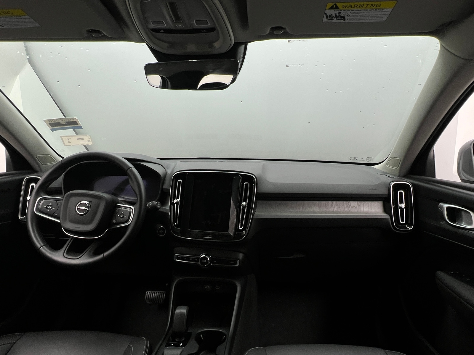 Thumbnail: 2025 Volvo XC40 - 2