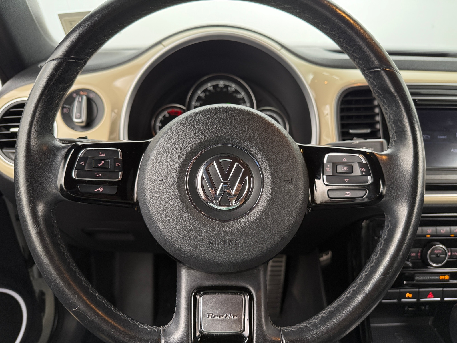 Thumbnail: 2019 Volkswagen Beetle - 4