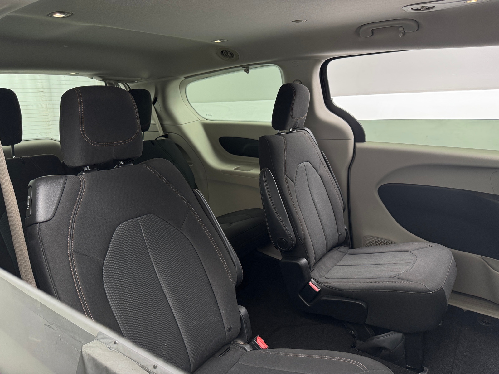 Thumbnail: 2017 Chrysler Pacifica - 6