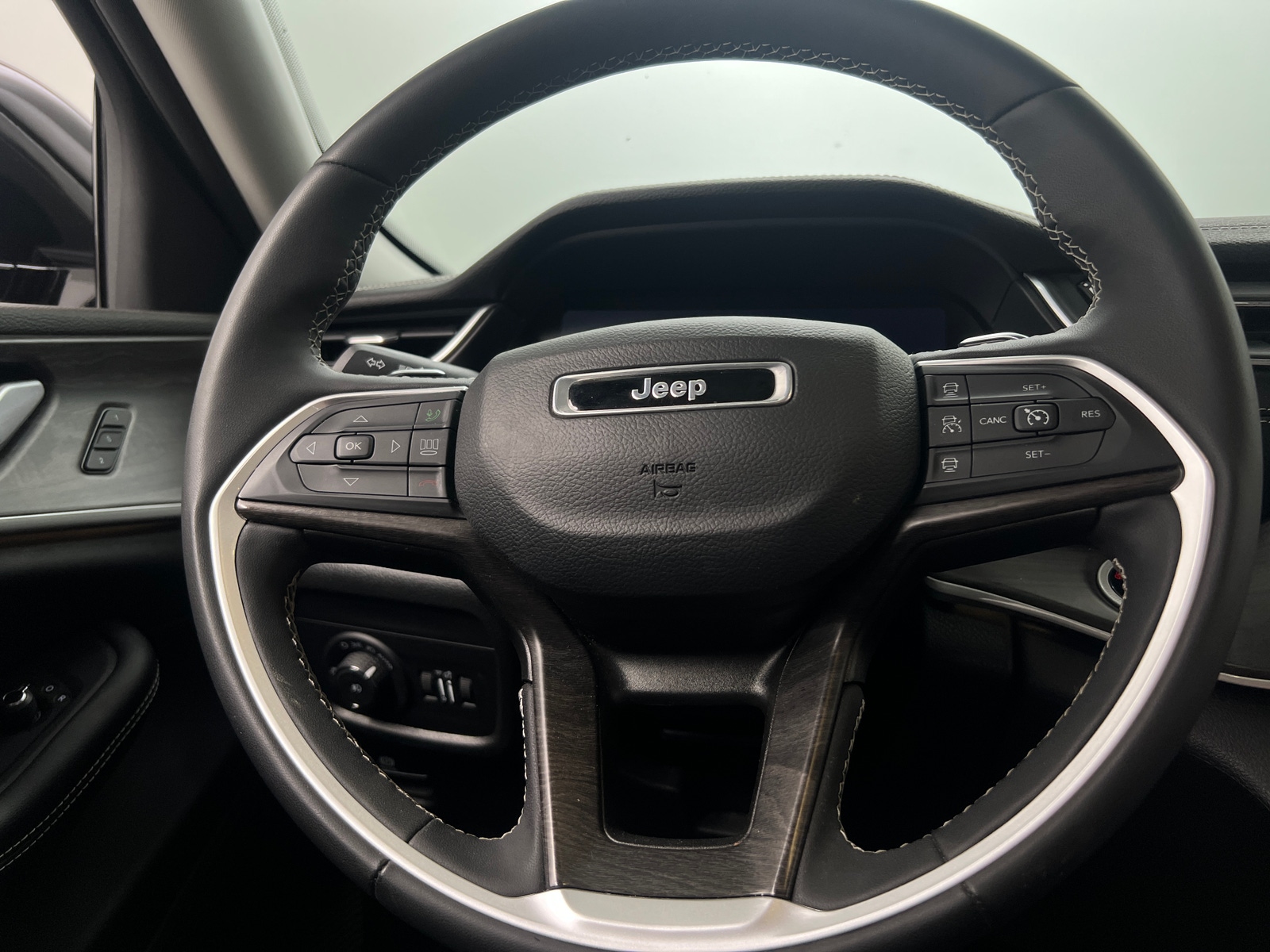 Thumbnail: 2024 Jeep Grand Cherokee - 4