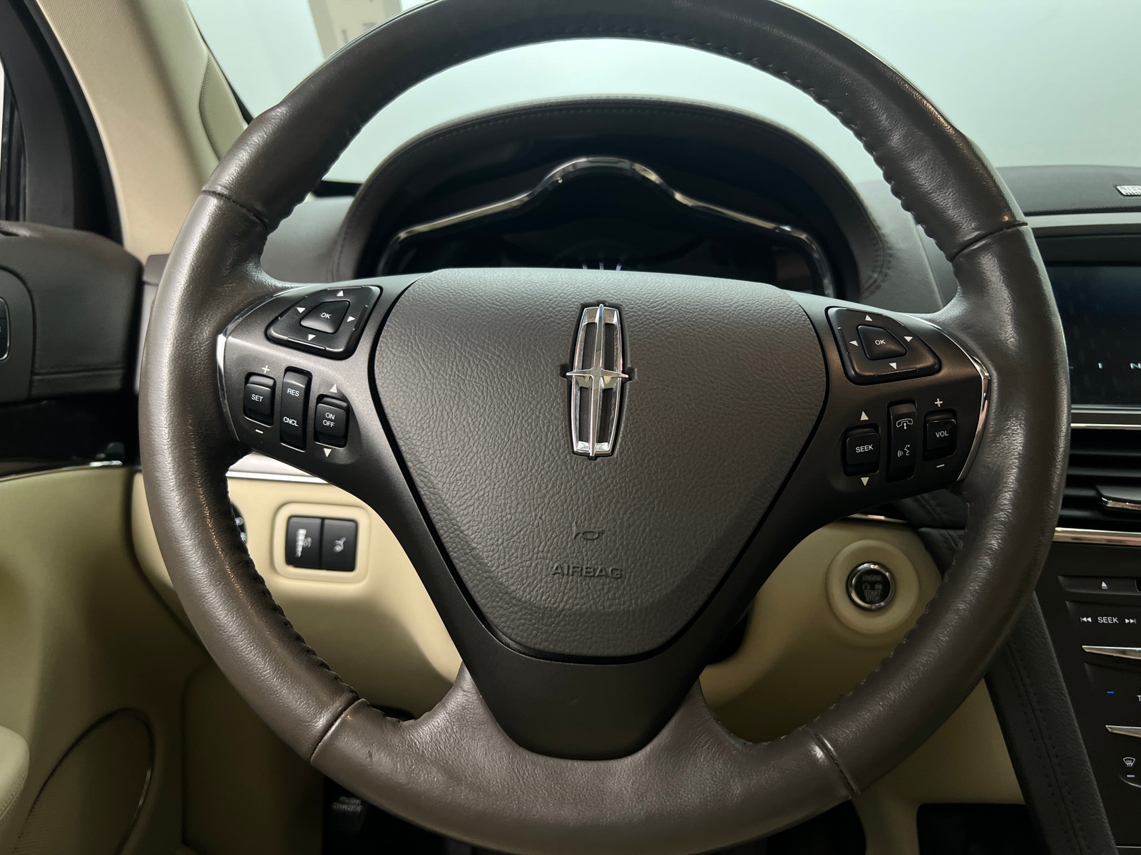 Thumbnail: 2017 Lincoln MKT - 4