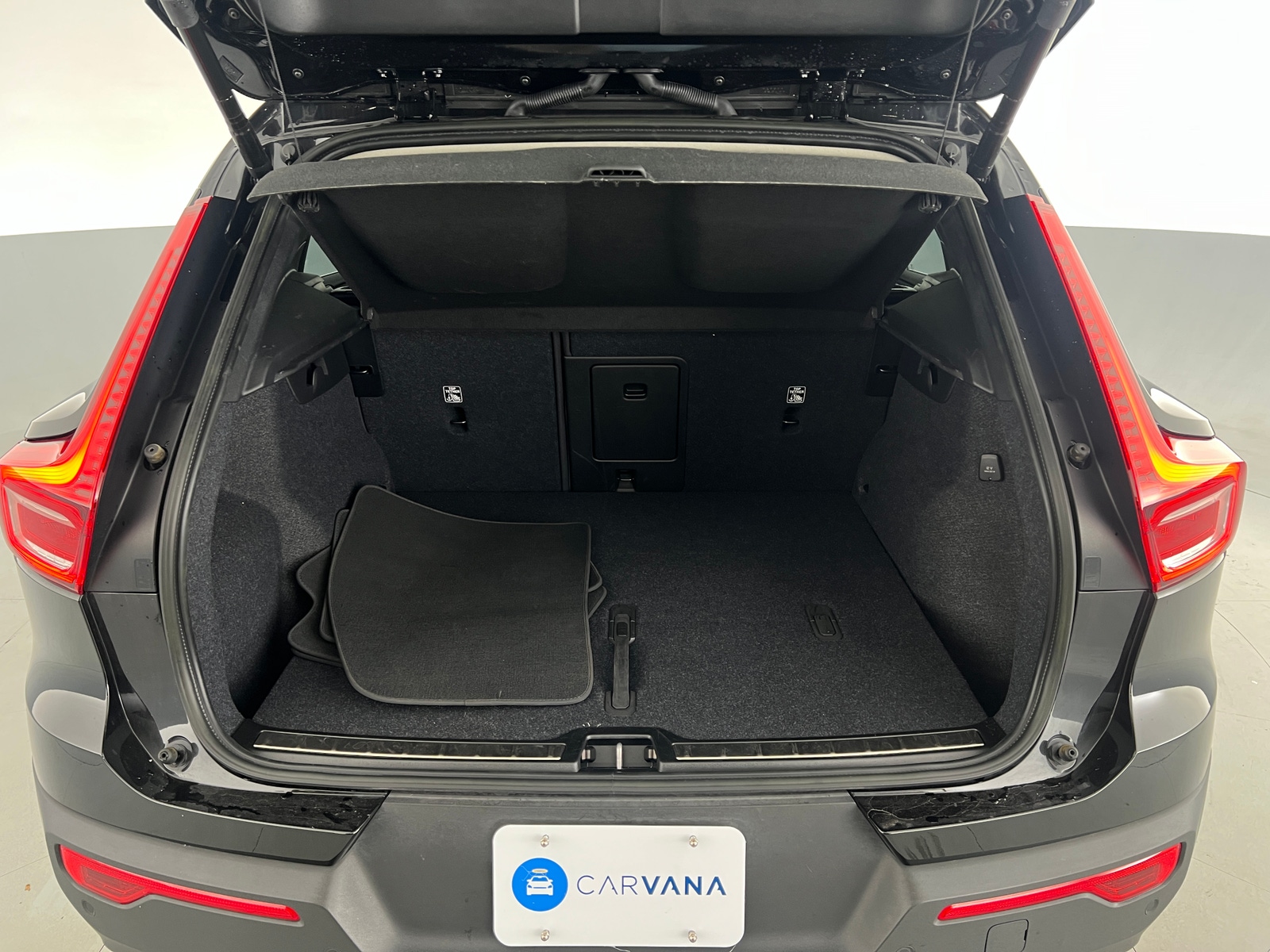 Thumbnail: 2024 Volvo XC40 - 6