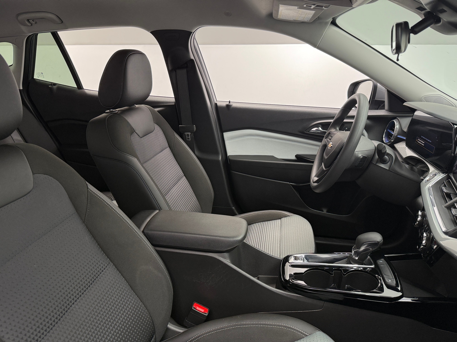 Thumbnail: 2025 Chevrolet Trax - 2