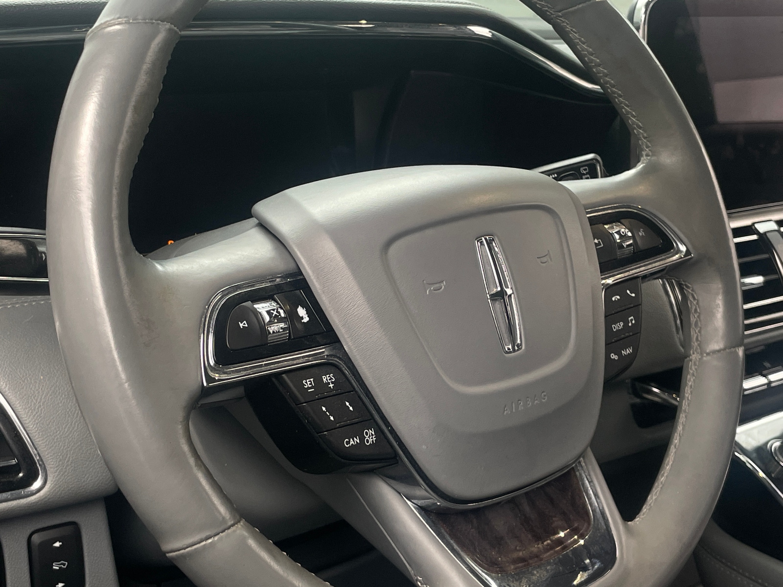 Thumbnail: 2020 Lincoln Navigator - 4