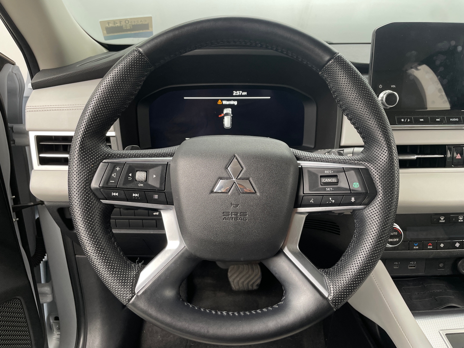 Thumbnail: 2023 Mitsubishi Outlander - 4