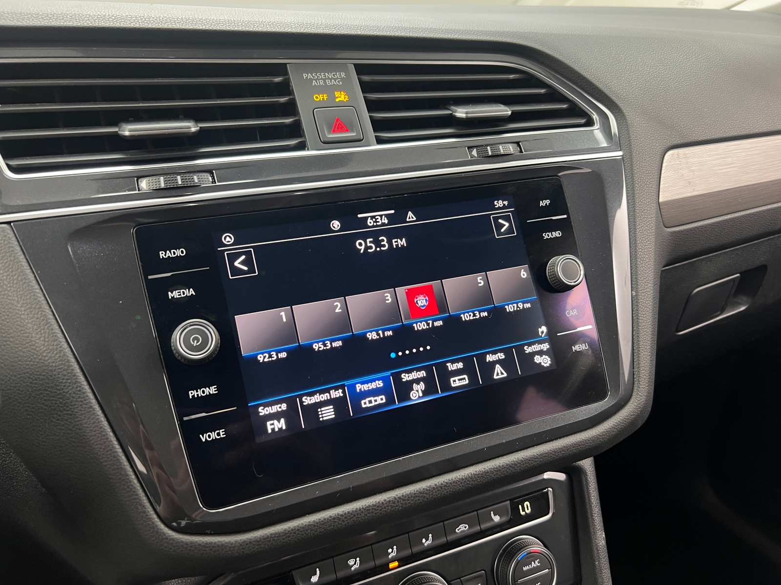 Thumbnail: 2021 Volkswagen Tiguan - 3