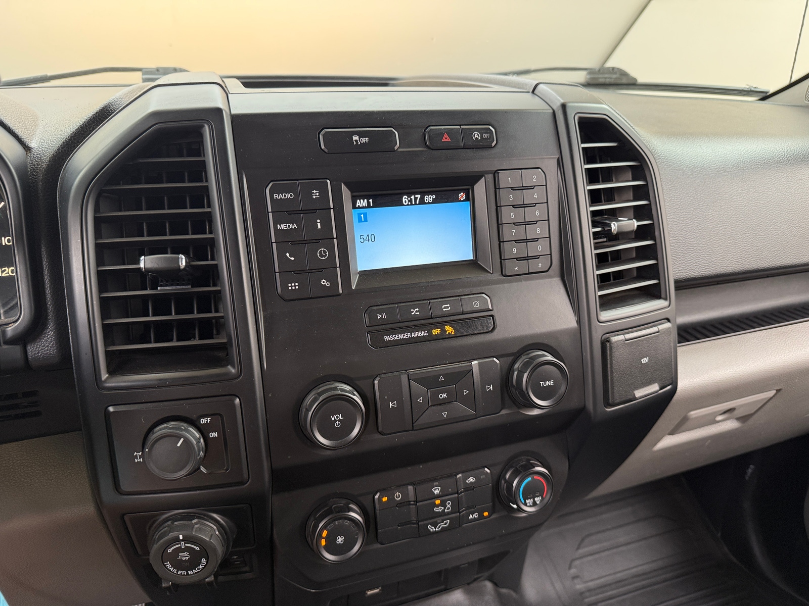 Thumbnail: 2019 Ford Econoline - 4