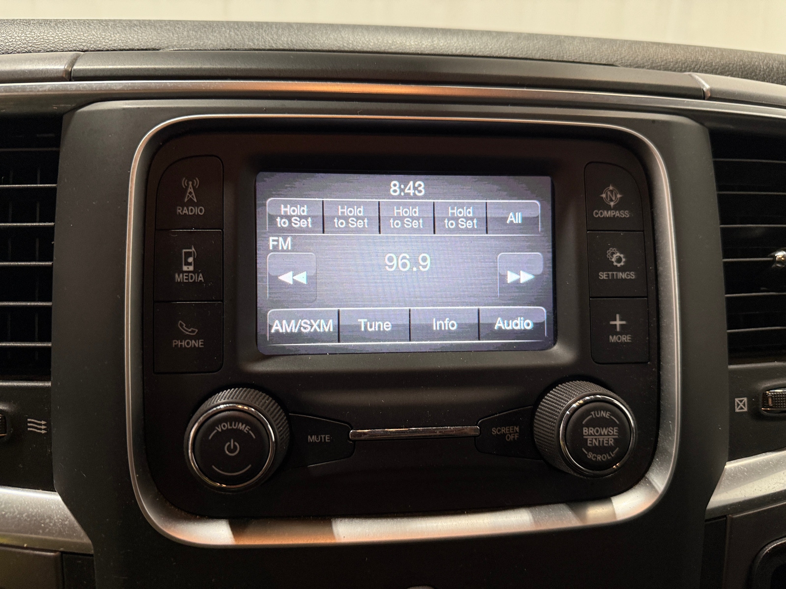 Thumbnail: 2022 RAM 1500 Classic - 4