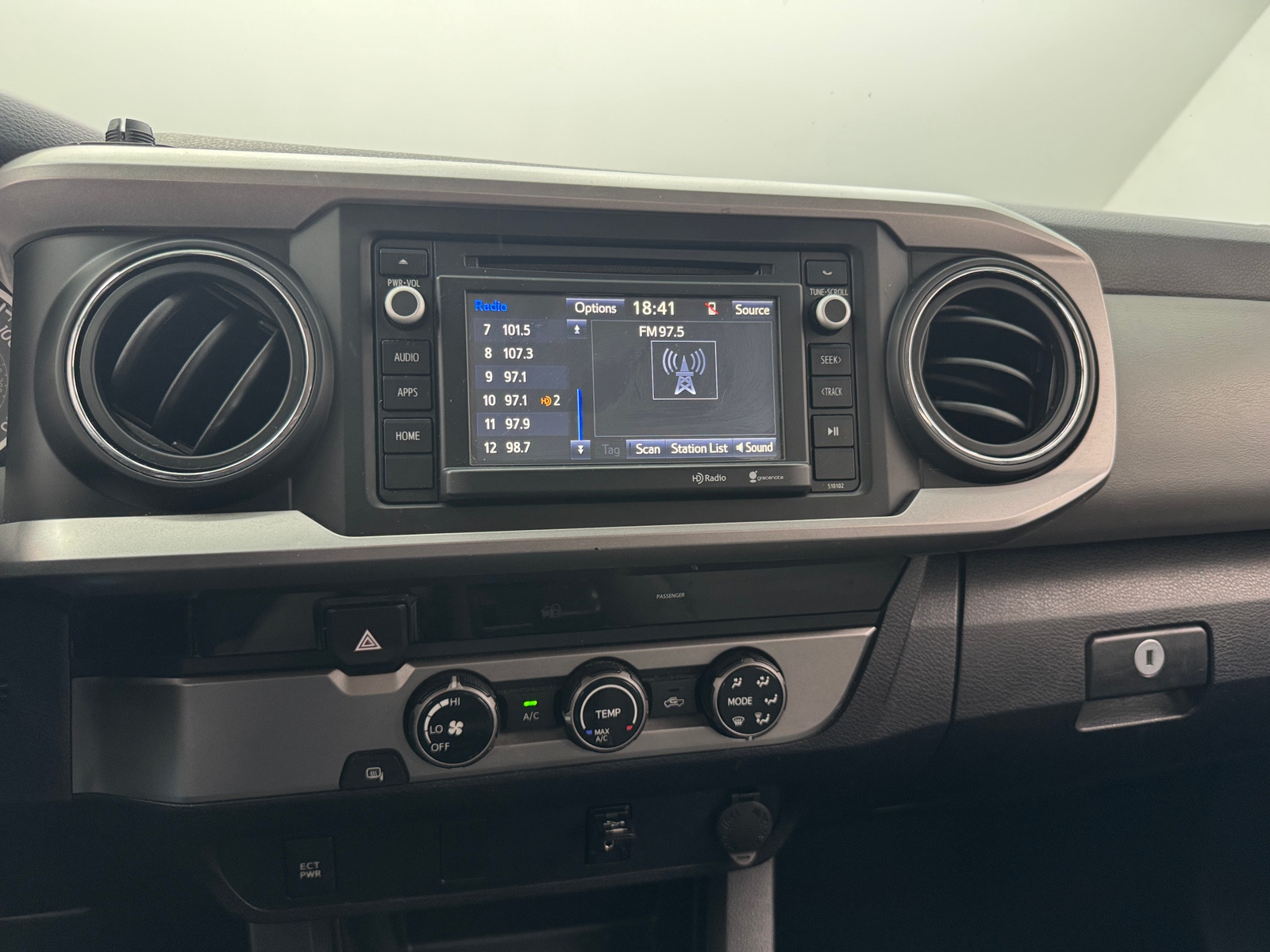 Thumbnail: 2016 Toyota Tacoma - 4